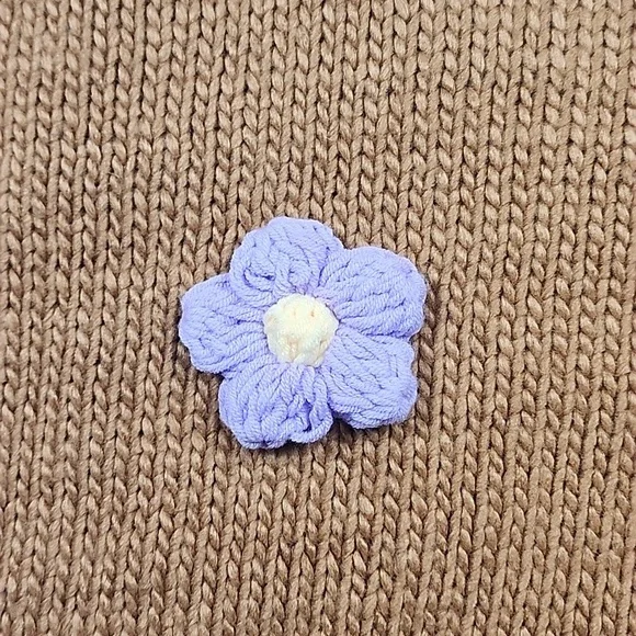Easel Daisy Flower Applique Knit V-Neck Sweater New With Tags - Picture 8 of 12